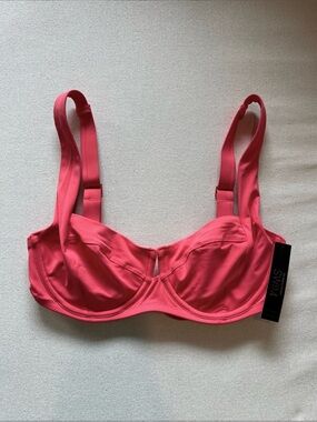 NWT VS Bikini Top - essential full coverage
